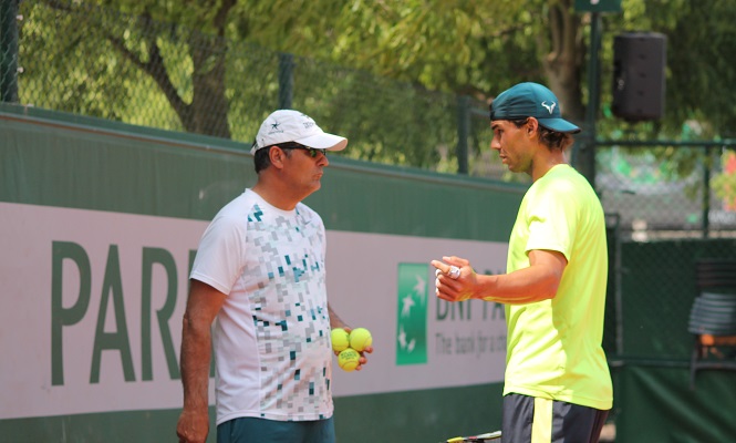 Toni Nadal avec "Rafa" à l'entraînement. ©SoTennis 