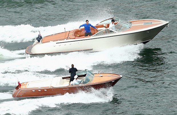Federer et Hewitt jouent au tennis sur des “speed boats
