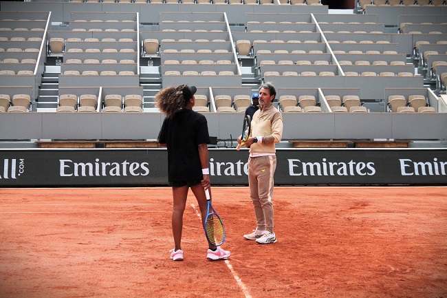 Clap de fin entre Naomi Osaka et Patrick Mouratoglou