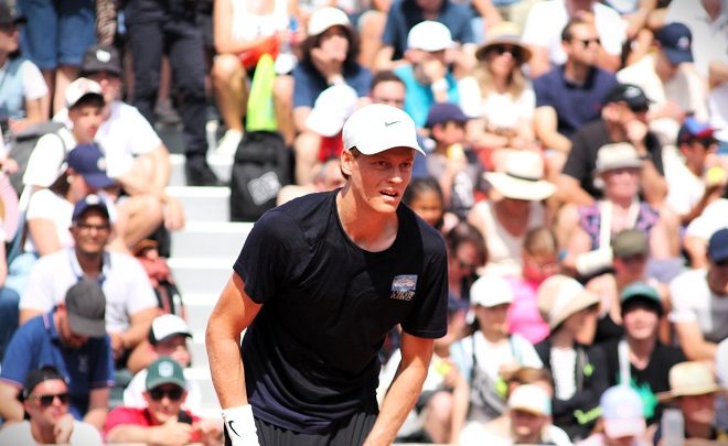 Jannik Sinner prend la porte dès le 2e tour